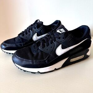 NIKE AIR MAX 90 Black & White Women’s Size 9